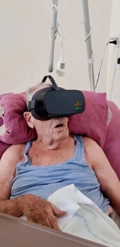 VRsenior Monsieur alité